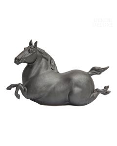 Črno siva figura debelega konja s kratkimi nogami