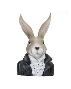 Dekor Deluxe Figura zajčka v črnem plašči, beli srajci in s pikčasto mašno okoli vratu.