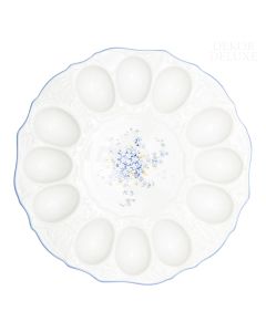 Dekor Deluxe pladenj za jajca premera 27 cm bele barve iz vrhunskega porcelana s poslikavo s spominčicami.