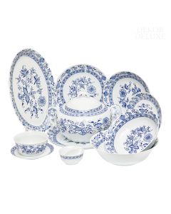 Dekor Deluxe 25 delni jedilni servis bele barve iz vrhunskega porcelana z bogato poslikavo v čebulnem vzorcu.