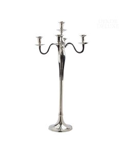 Srebrn kovinski svečnik za pet sveč, s štirimi držali razporejenimi okoli višjega sredinskega držala, visok 75 cm.