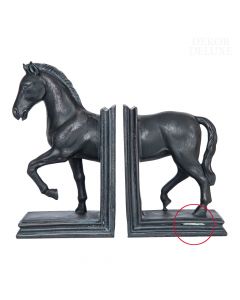 Dekor Deluxe - Držalo za knjige v obliki premikajočega se elegantnega črnega konja, prepolovljenega na polovici in pričvrščenega na podstavku.