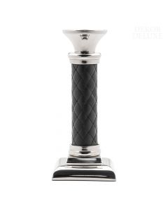 Črno-srebrn svečnik za eno sveč iz kovine in umetnega usnja, visok 20 cm, s kvadratnim podstavkom in vrhnjim delom za svečo.