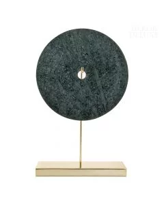 Dekor Deluxe kamnita plošča z marmornatim vzorcem zelene barve, na zlatem kovinskem stojalu, visoka 43 cm.