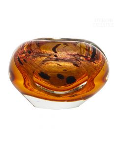 Dekor Deluxe okrogel steklen pepelnik visok 8 cm in širok 11 cm, oranžno-rjavih odtenkov, ki posnemajo videz jantarja.