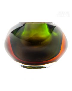 Dekor Deluxe okrogel steklen pepelnik visok 9 cm in širok 11 cm, v prefinjenih zelenih in rjavih odtenkih.