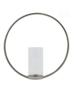 Dekor Deluxe stekleno-kovinski svečnik, visok 44 cm, iz srebrnega kovinskega ogrodja v krogu, spodaj pa steklen lonček za svečo.