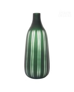 Dekor Deluxe 43,5 cm visoka, podolgovata steklena vaza z zoženim grlom, temno zelene barve s svetlejšimi, skoraj prozornimi črtami.