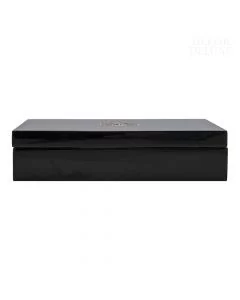 Dekor Deluxe lesena šatulja za nakit, nizka črna škatlica z zlatim ornamentom na pokrovu, bež notranjost iz blaga, dimenzij 20 x 4,5 x 15 cm.