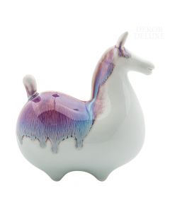 Dekor Deluxe keramična abstraktna figura konja, visoka 18 cm, bele barve s pisanim prelivom na hrbtu.
