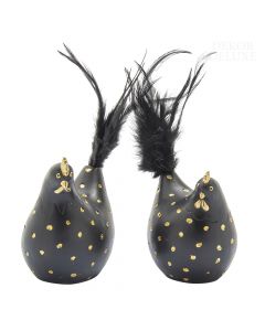 Dekor Deluxe set dveh črnih kokoši z zlatimi pikami, iz keramike, z repom iz črnega perja, visoka 10,5 cm.