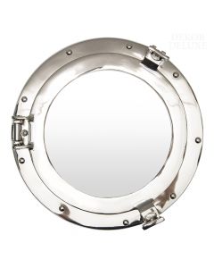 Okroglo kovinsko, stensko ogledalo srebrne barve v obliki ladijskega okna z dvema vijakoma za odpiranje in zapiranje.   