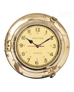 Okrogla kovinska ura v obliki ladijskega okna z vijaki za odpiranje in zapiranje v zlati barvi.