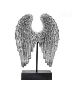 Dekor Deluxe posrebrena skulptura levega in desnega angelskega krila z mnogimi detajli perja pričvrščena na črni kvadratni podstavek.