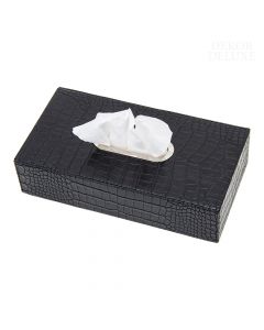 Dekor Deluxe kvadratna škatla za robčke črne barve iz umetnega usnja s krokodiljim vzorcem. Odprtina na vrhu je obrobljena s kovinskim obročem srebrne barve.