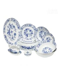 Dekor Deluxe 25 delni jedilni servis bele barve iz vrhunskega porcelana z modro poslikavo čebulnega vzorca.