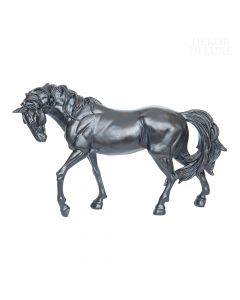 Dekor Deluxe realistična figura konja v koraku iz umetne mase v temno rjavi barvi.
