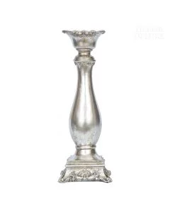 Dekor Deluxe klasično oblikovan svečnik v antično srebrni barvi z reliefnimi ornamenti.