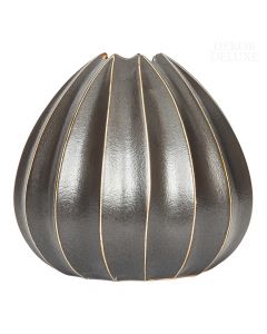 Dekor Deluxe keramična vaza črne barve z atraktivnimi pozlačenimi linijami.