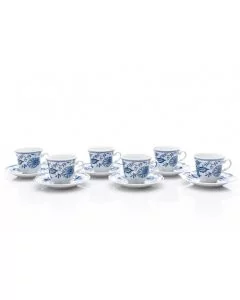 Natalie bele porcelanske kavne skodelice s krožnikom in s čebulnim vzorcem .
